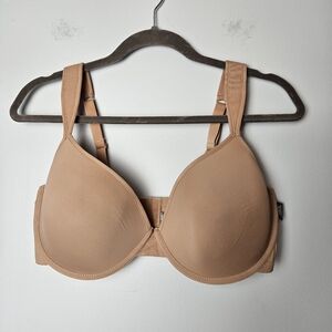 VINCE CAMUTO Nude Bra 40D Underwire Comfort Straps Adjustable Tan Lightly Padded